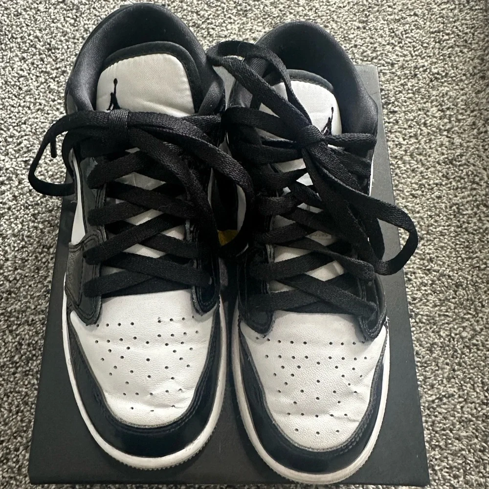 Kids Jordan Air 1 low shoes